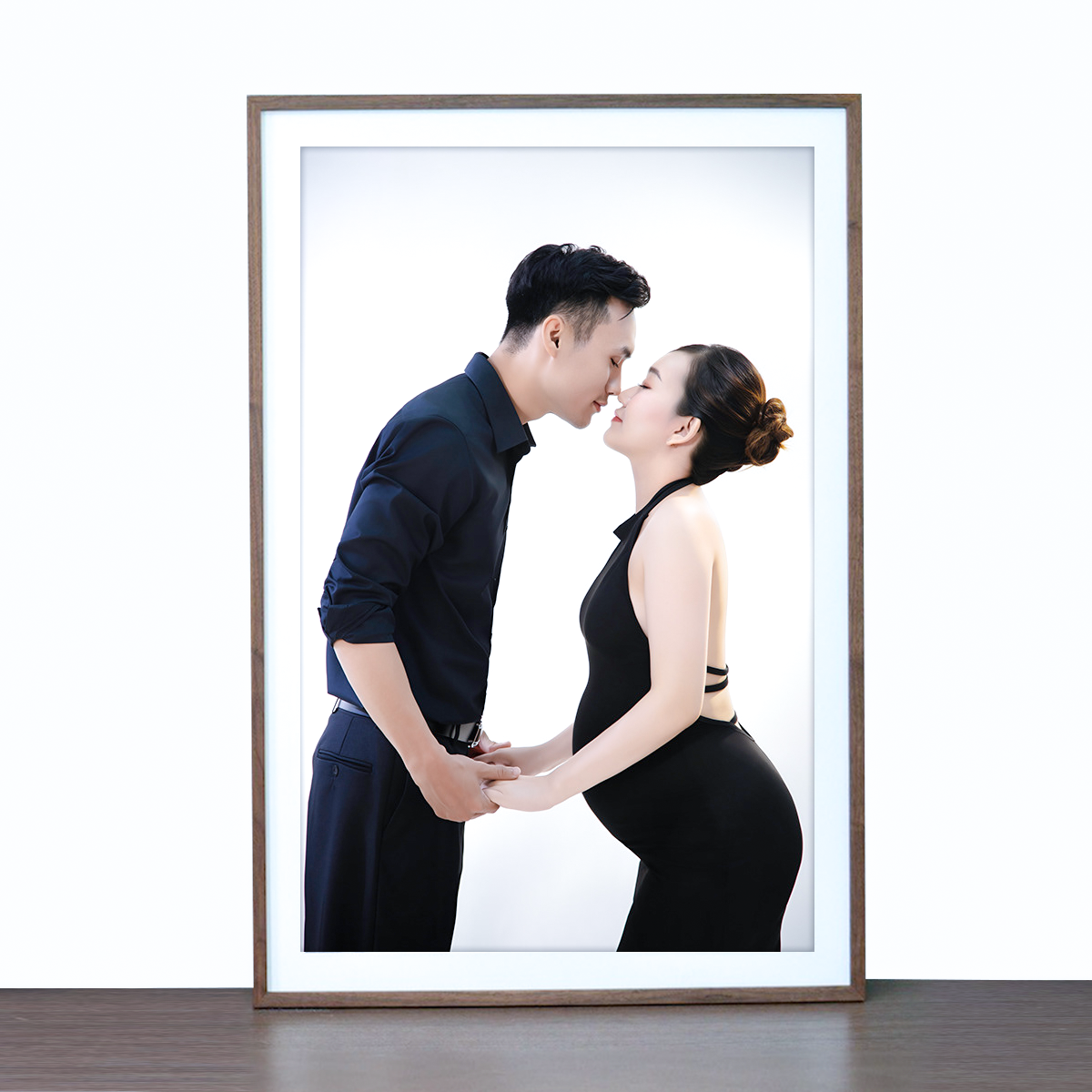 Ảnh Phóng Khung Gỗ Walnut Viền Trắng In Lụa